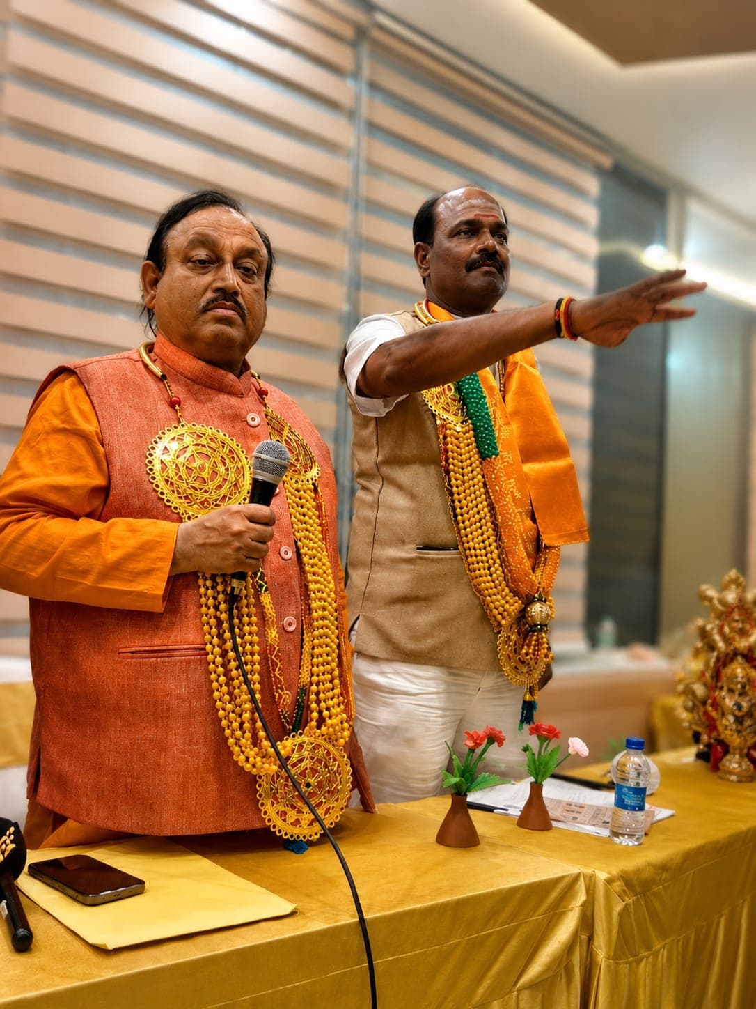 Leaders of the Maha Sabha at a felicitation ceremony